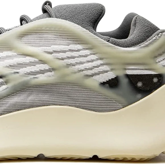 YEEZY 700 V3 "Fade Salt" by ADIDAS size 8